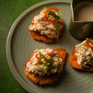 Acevichado Crab Tostones